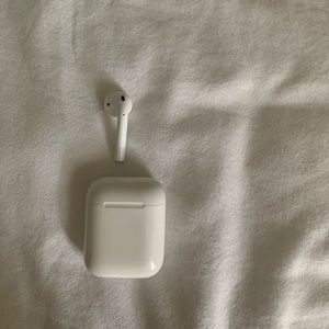 Left gen 1 AirPod